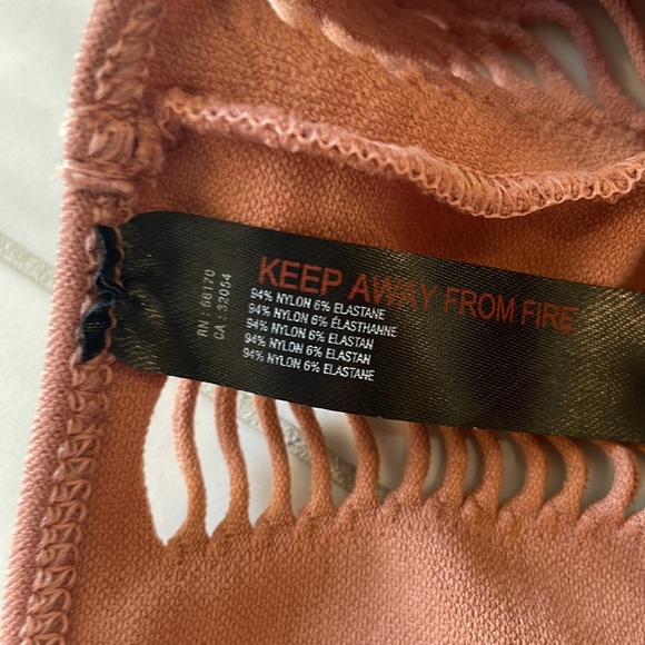 Out from sunder for Urban Outfitters Seamless Cutout Crop Top - Picture 3 of 3